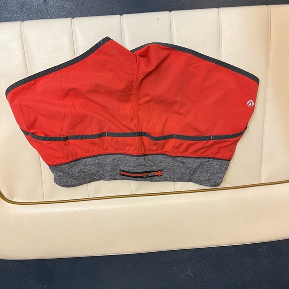 Lululemon size 6 run speed shorts - Picture 2 of 3